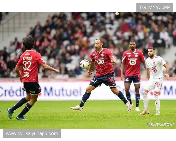 马赛后防线不整,客战里尔防守承压 马赛后防线不整,客战里尔防守承压